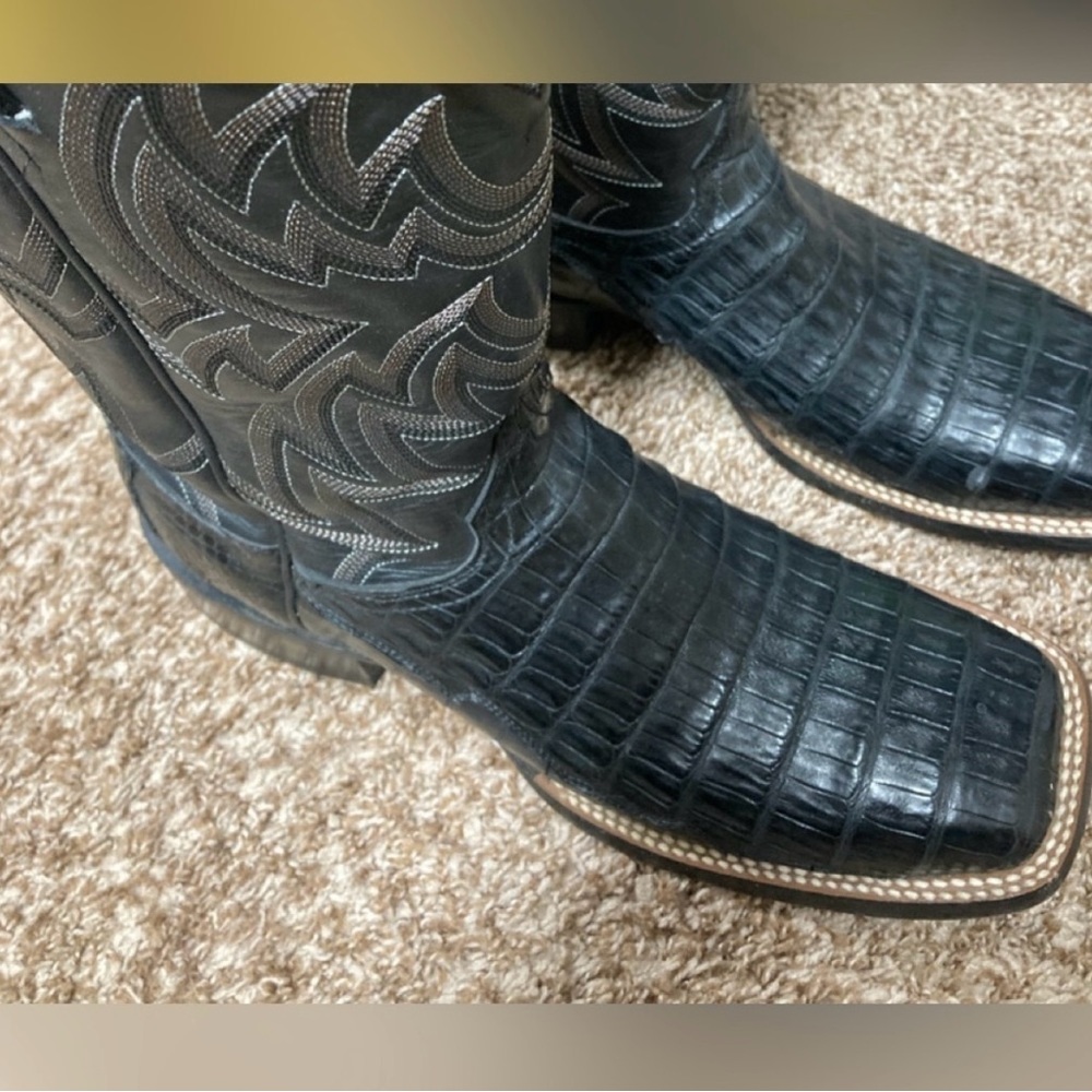Cavender’s Genuine Caiman men’s black boots. Sz 9. Gently worn in great shape
